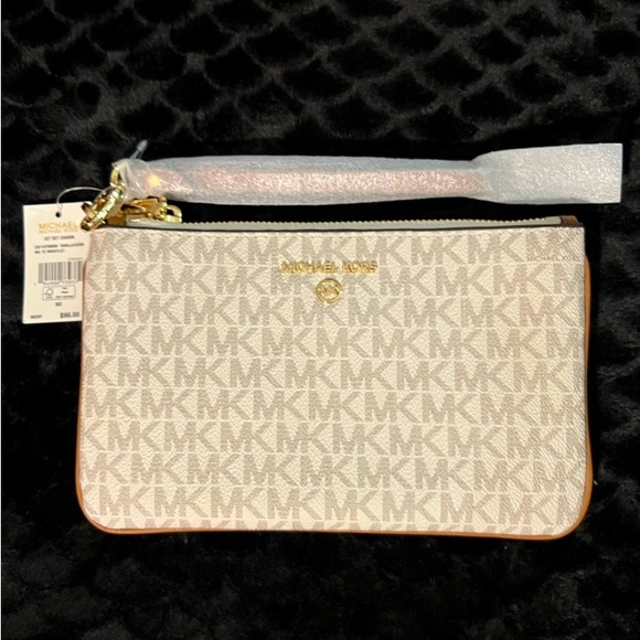 NEW Michael Kors extra large vanilla wristlet - Picture 4 of 8